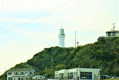 崖の上の灯台
